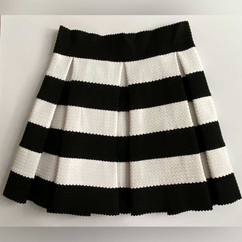 Touch Me Black & White Striped Skirt, Elasticized Pleated Striped Skirt Sz L